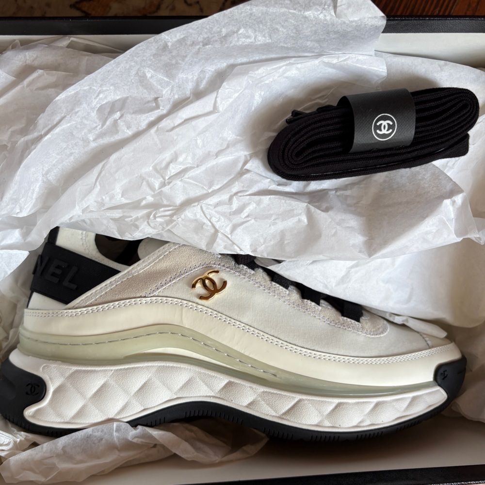 CHANEL Cream and Black Sneakers with Gold Logo - Picture 5 of 6